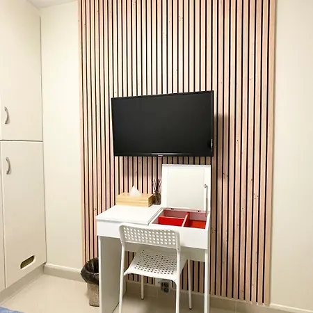 New Modern In Center Metro 7 & 14 Maison Blanche Appartamento