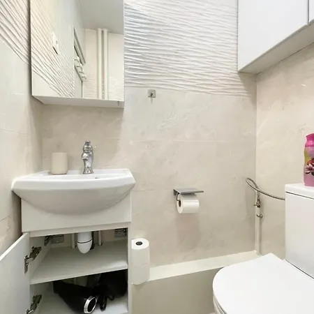 New Modern In Center Metro 7 & 14 Maison Blanche Appartamento